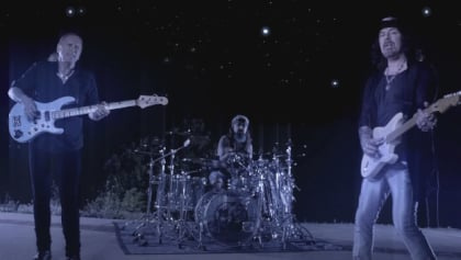 THE WINERY DOGS Share Music Video For 'Stars'